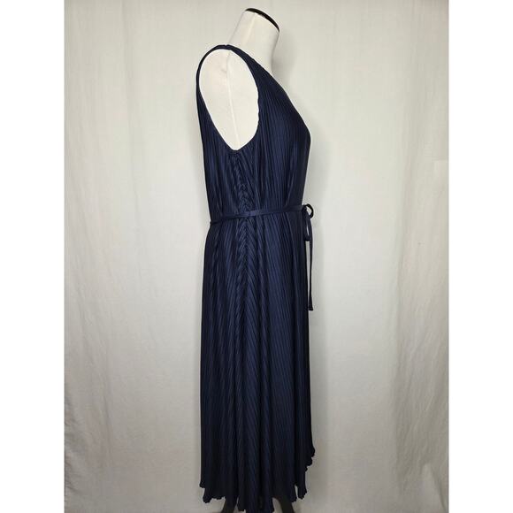 On 34th Women's Pleated Sleeveless Tie-Waist Midi Dress Intrepid Blue NWT Medium - Picture 5 of 8